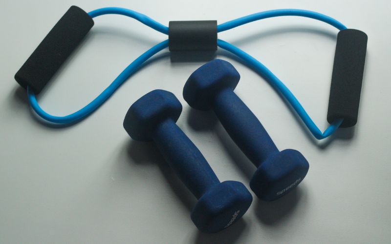 resistance bands vs dumbbells