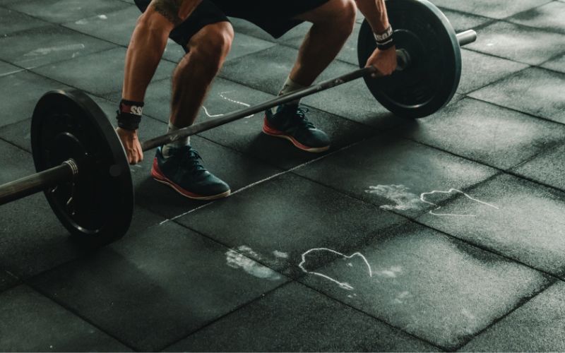Dynamic warm-up before a dumbbell strength workout