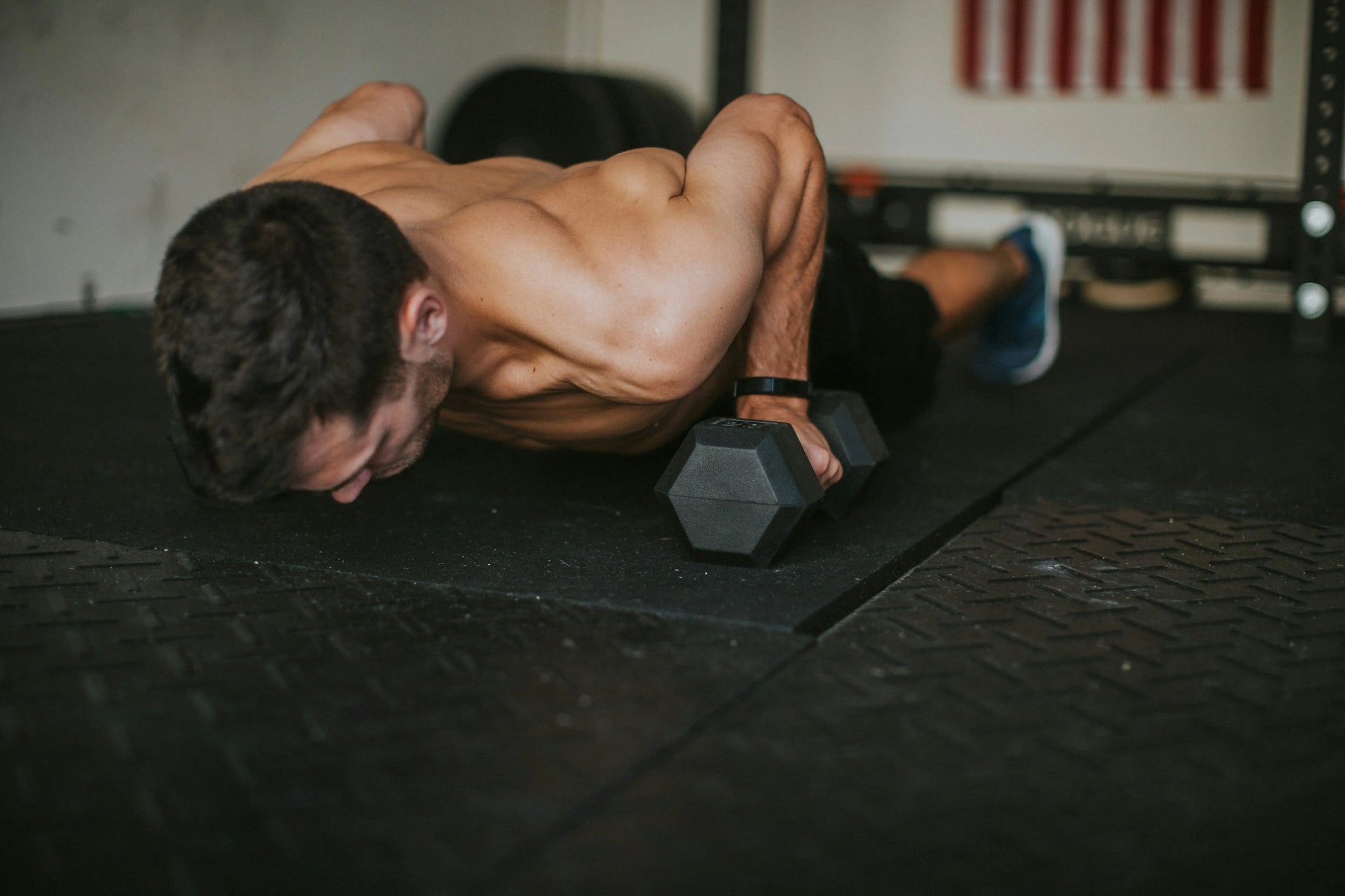 dumbbell push up