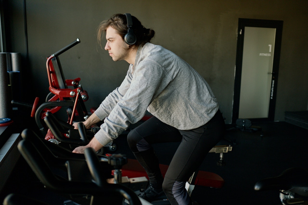 Pedal Your Way to Fitness: Achieve Weight Loss with Our Foldable Exercise Bike