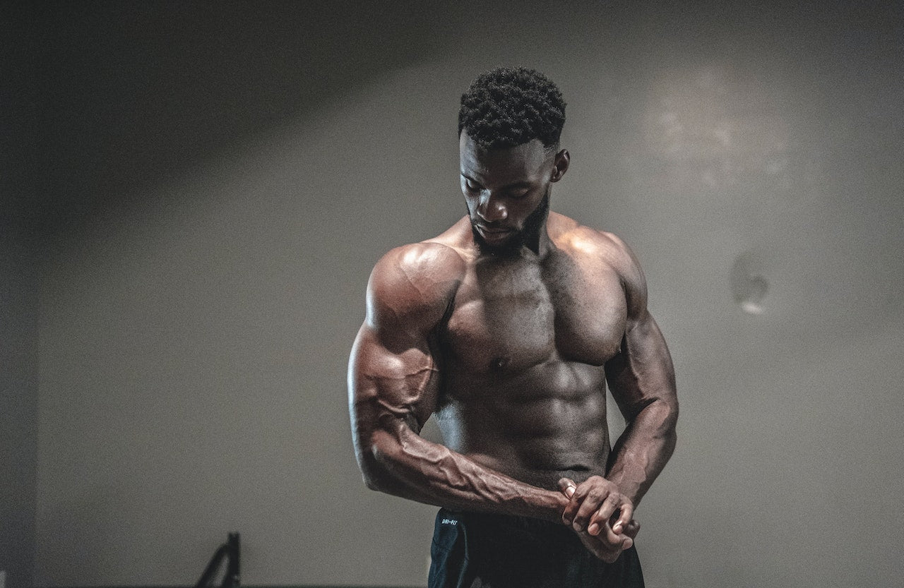 Dumbbell core workout performed at home